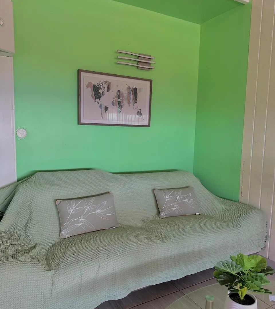 Apartment Le Mahogany Sur La Plage De Petit-Anse Bouillante